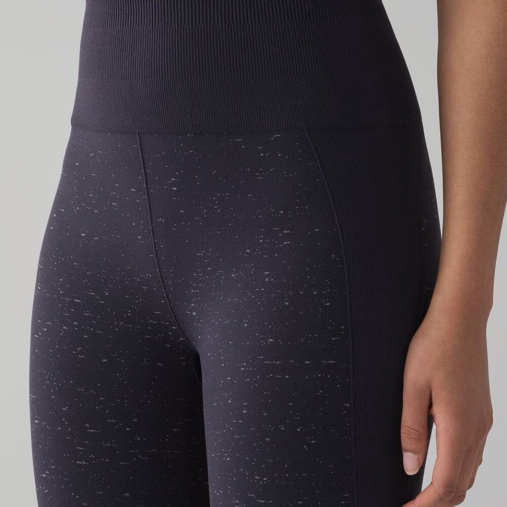 NWT Lululemon Free To Flow 7/8 Tight, Sz 8, Magnum/White - Picture 2 of 6